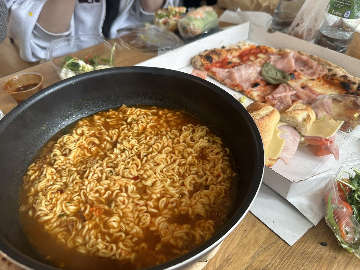 krungy21's tweet photo. 파리~ 행복했다~!!! ☺️😁🇫🇷
#memoriesofparis https://t.co/QvIiQHp8u1