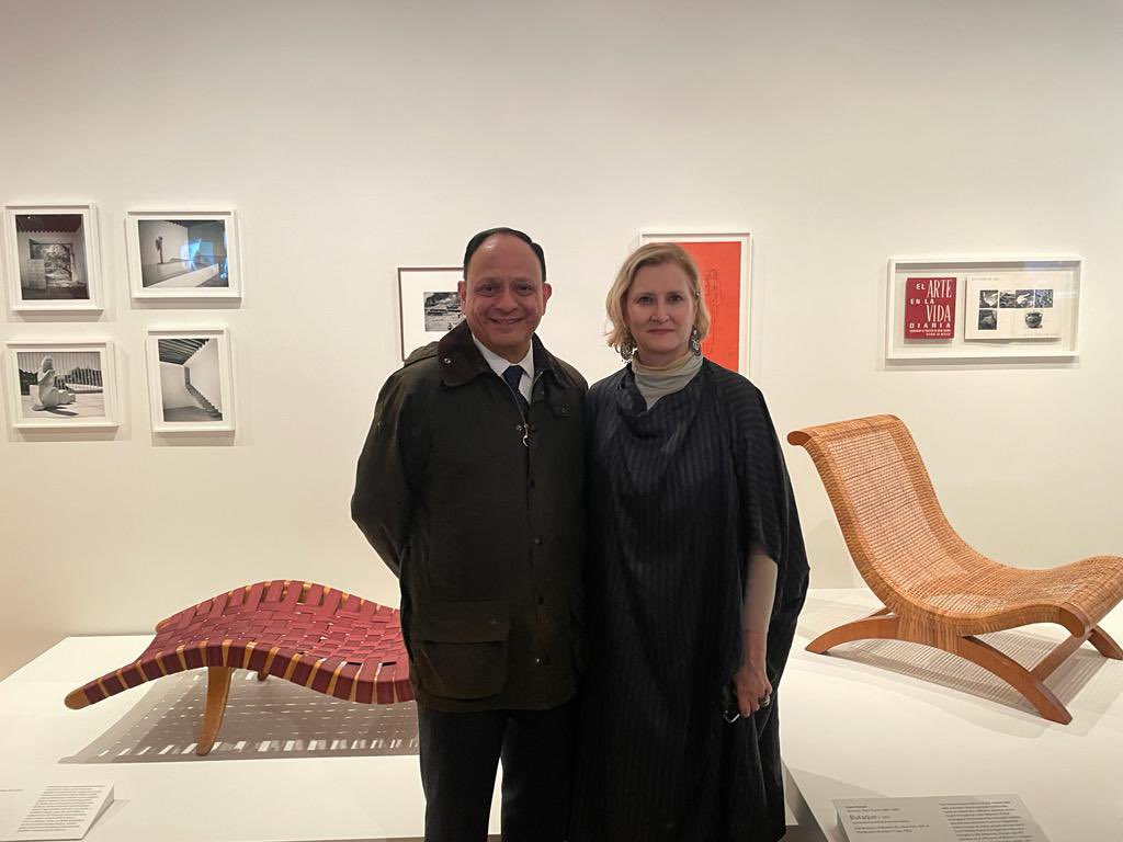 ConsulMexNuy's tweet photo. Esta noche, el @ConsulMexNuy a través del @mciny asistió a la inauguración en el @MuseumModernArt titulada “Crafting Modernity: Design in Latin America” exposición curada por la mexicana @madamemallet.¡Enhorabuena! https://t.co/ryjzGrLf50