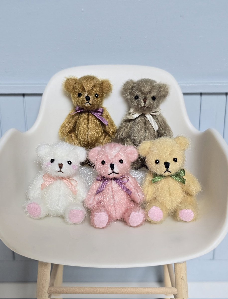 chouchoudollho1's tweet photo. 오늘 오후 3시 블로그에서 미니어처 인형 판매합니다 ~~🐰🐰🧸🧸

#돌하우스 #미니어처 #ドールハウス #ミニチュア #dollhouse #miniature #ミニベア #테디베어 #artistteddy #ミニチュアベア #miniaturebear #minibear #teddybear #テディベア #handmadebear #chouchoudollbear #슈슈돌베어 https://t.co/reNAPd2YAb