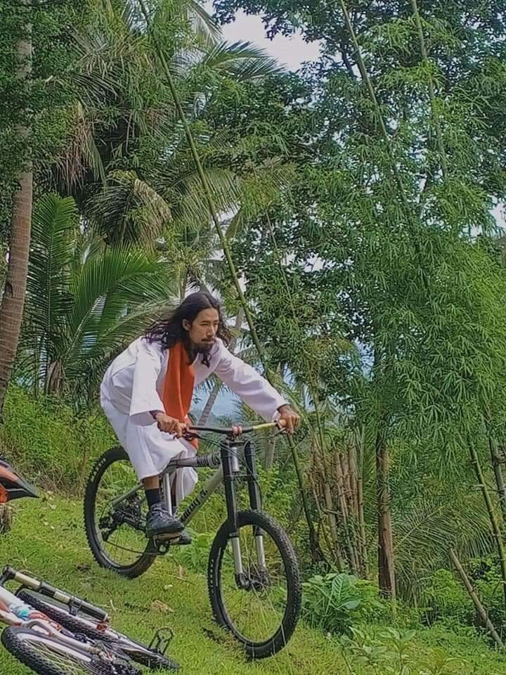 mom come pick me up, i'm scared. (@yteeam) on Twitter photo 