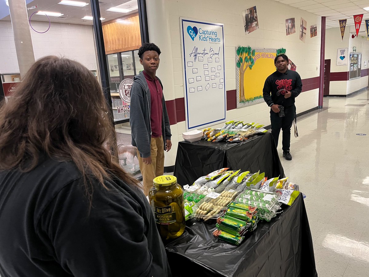 It’s still National Beta Week!!! Today our beta members passed out green treats to all of the staff members to show their appreciation💚💚💚