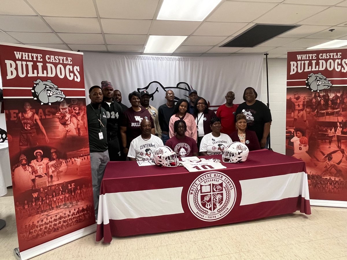 Congratulations to graduating senior Joshary A. who signed a football scholarship with Centenary College of Louisiana today!!! 

#BulldogsEXCEL #MSAWKnights #WCHSFootball