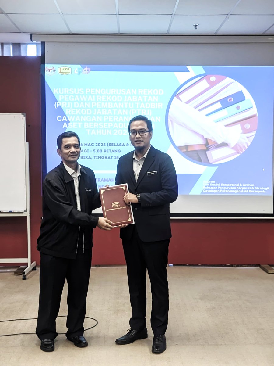 JKRCPAB's tweet photo. 🗓️ 05 &amp; 06 Mac 2024
📍Bilik Bixa, Tingkat 18, Menara PJD
Anjuran : Seksyen Latihan &amp; Kompetensi, BPKS

Kursus Pengurusan Rekod Pegawai Rekod Jabatan (PRJ) &amp; Pembantu Tadbir Rekod Jabatan (PTRJ) Cawangan Perancangan Aset Bersepadu (CPAB) Tahun 2024 https://t.co/WEueUgebG9