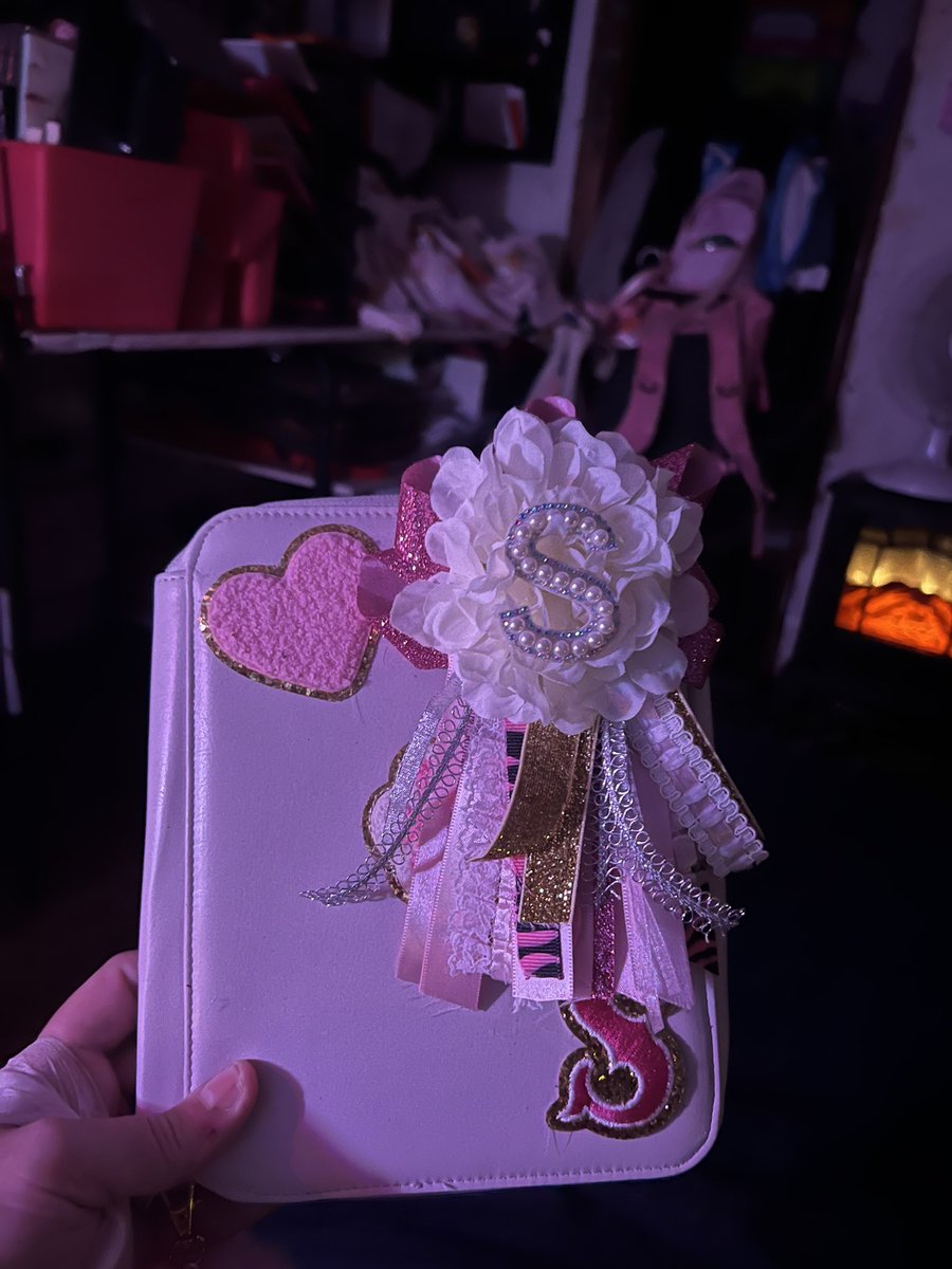 skyemediam's tweet photo. taking orders one is a Stanley mum another one is a planner mum. As well as clips for decorating https://t.co/D5fx2SuEIu
