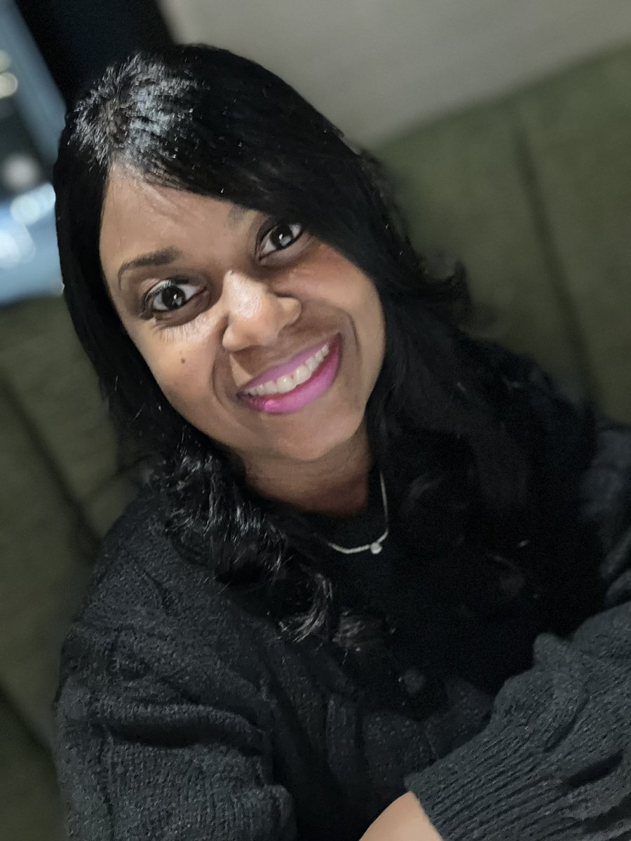 deejoli's tweet photo. Happy bday to me!! 44 has been filled with Family, Friends and Fun and I don’t want it any other way!! 🎊💃🏾🎉❤️🥰. #FamilyIsLove #FortyMore #ObamaYear https://t.co/9OJINttDEe