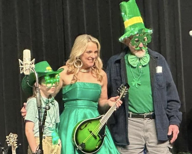 ALERT!! St Patrick’s Day Costume Contest -> March 15, 2024 Marysville Ohio - Put together your BEST St Patrick’s costume - for a chance to win a vintage guitar!! Check out last year’s winners!!! #rhondavincent #bluegrass @shure #ksm44 @DaddarioandCo