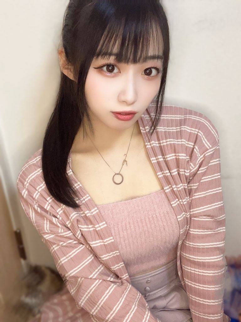ic_maika's tweet photo. 昨日はチェキチャありがとうございました💖たのしかった～！

この世の中でいちばん短い2分に感じるくらいあっという間だったね(*´艸`*)

次回は14日ホワイトデー🤍🎁を予定してるのでみんな空けといてね…！🥺
他の予定入れちゃダメよー？笑笑 https://t.co/BtnRQiR0N1