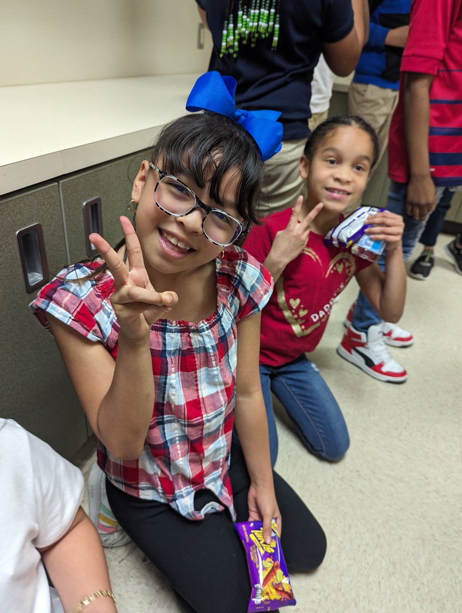 Anderson Elementary Library tweet media