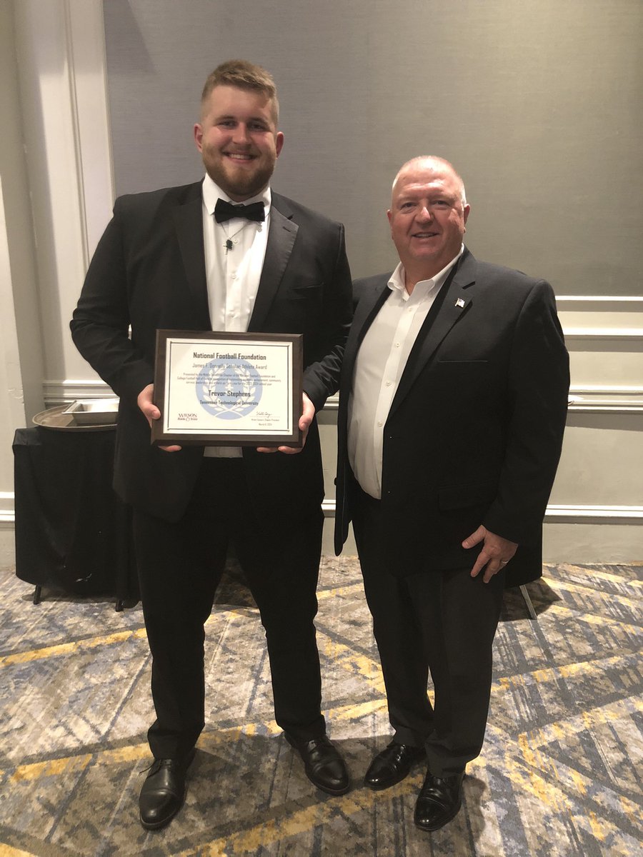 Big honor being with Trevor Stephens @TrevorWW74 one last time tonight at the @NFFofMiddleTN Banquet in Nashville. Trevor was recognized for his excellence on the field, in the classroom, and in the community. @TNTechFootball Congratulations Trevor. #ServantLeader