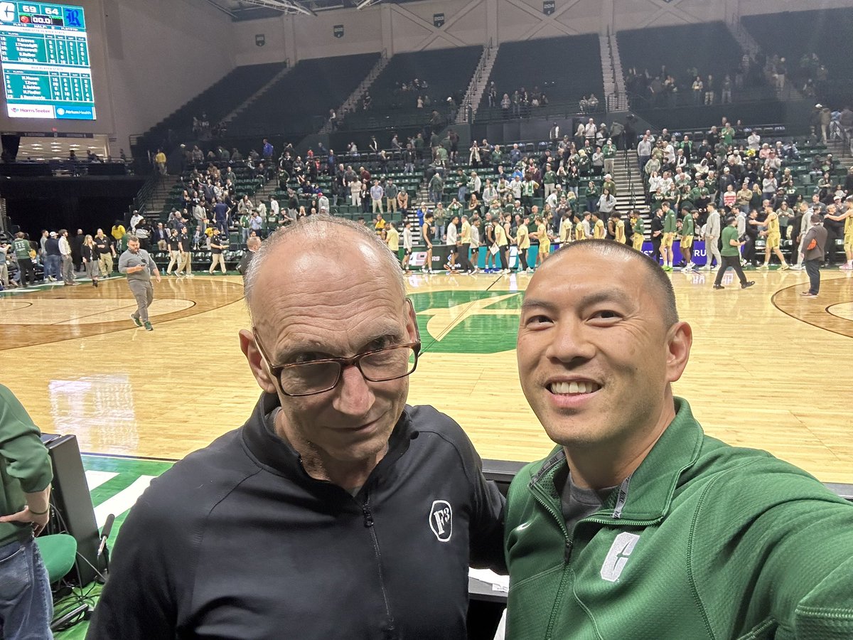 Charlotte 4️⃣9️⃣ers WIN! 🙌🏻

Fun times at the last home 🏀 game w/ <a href="/dreddcnc/">Dredd</a> . The fans held down Halton with the students on Spring Break.

Can’t wait to buy tickets for next season already! 

⛏️💚 <a href="/CharlotteMBB/">Charlotte Men’s Basketball</a> 

#charlottealumni #unccalumni