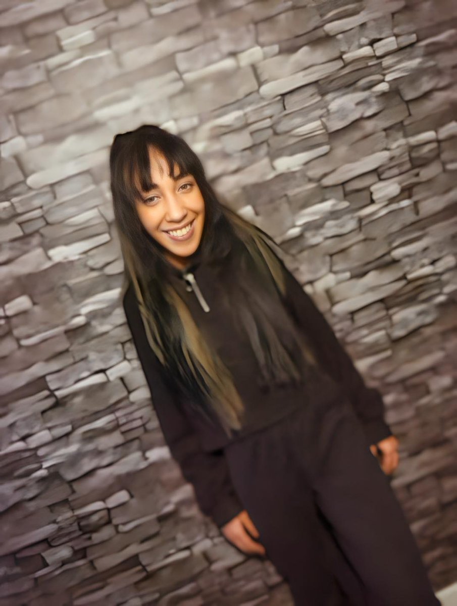 1littlelola's tweet photo. Even with bad mental health never show your weakness and smile like your a bad arse bitch #teamlittlelola #MentalHealthAwareness #MentalHealthMatters #athomephotoshoot #TeamXB https://t.co/AKvJZ2sLEr