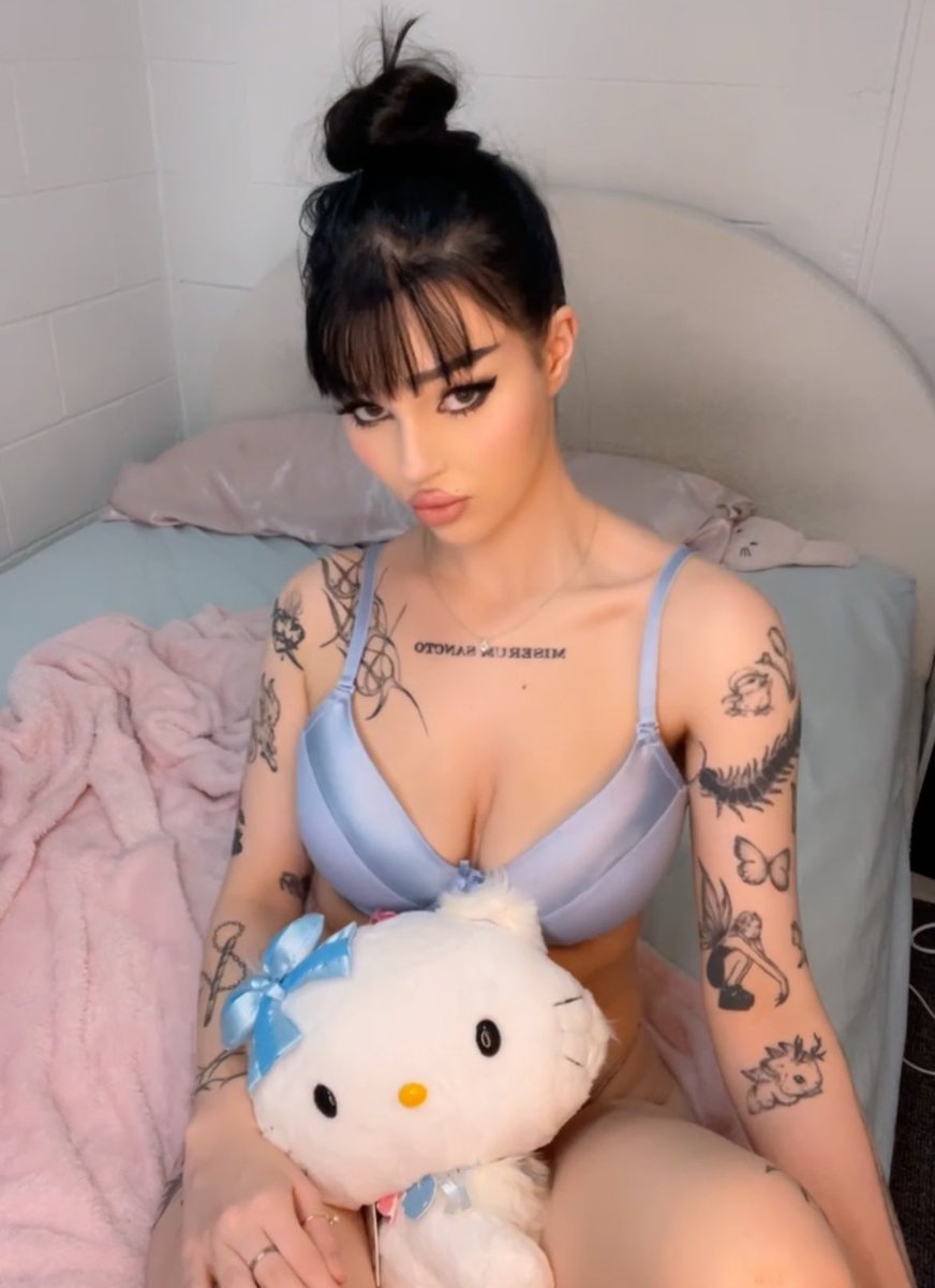 Me, you, and my Hello kitty plushie, you in?