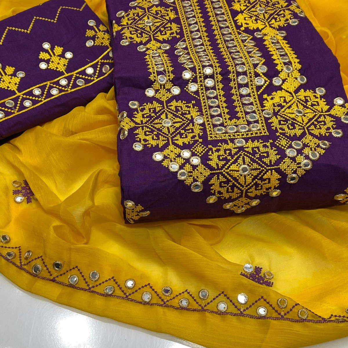 BeeaMeea's tweet photo. 03 PC UNSTITCHED DRESS CROSS STITCH 9 MM EMBROIDERY WITH CRINKLE CHIFFON DUPATTA
#MEEA #apparels #unstitched #Dresses #crossstitch #embroideryart #CrinkleChiffon #DUPATTA #ONLINESALE #availablenow #likeme #followformore #ShareThis #today #WednesdayMotivation https://t.co/IDLqWlAjjo