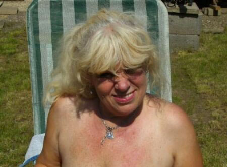 #Frühling
Bist Du bereit für Liebe auf dem Liegestuhl, wenn die ersten Sonnenstrahlen die Haut kitzeln?
Kontakt: dlvr.it/T3k9Fb