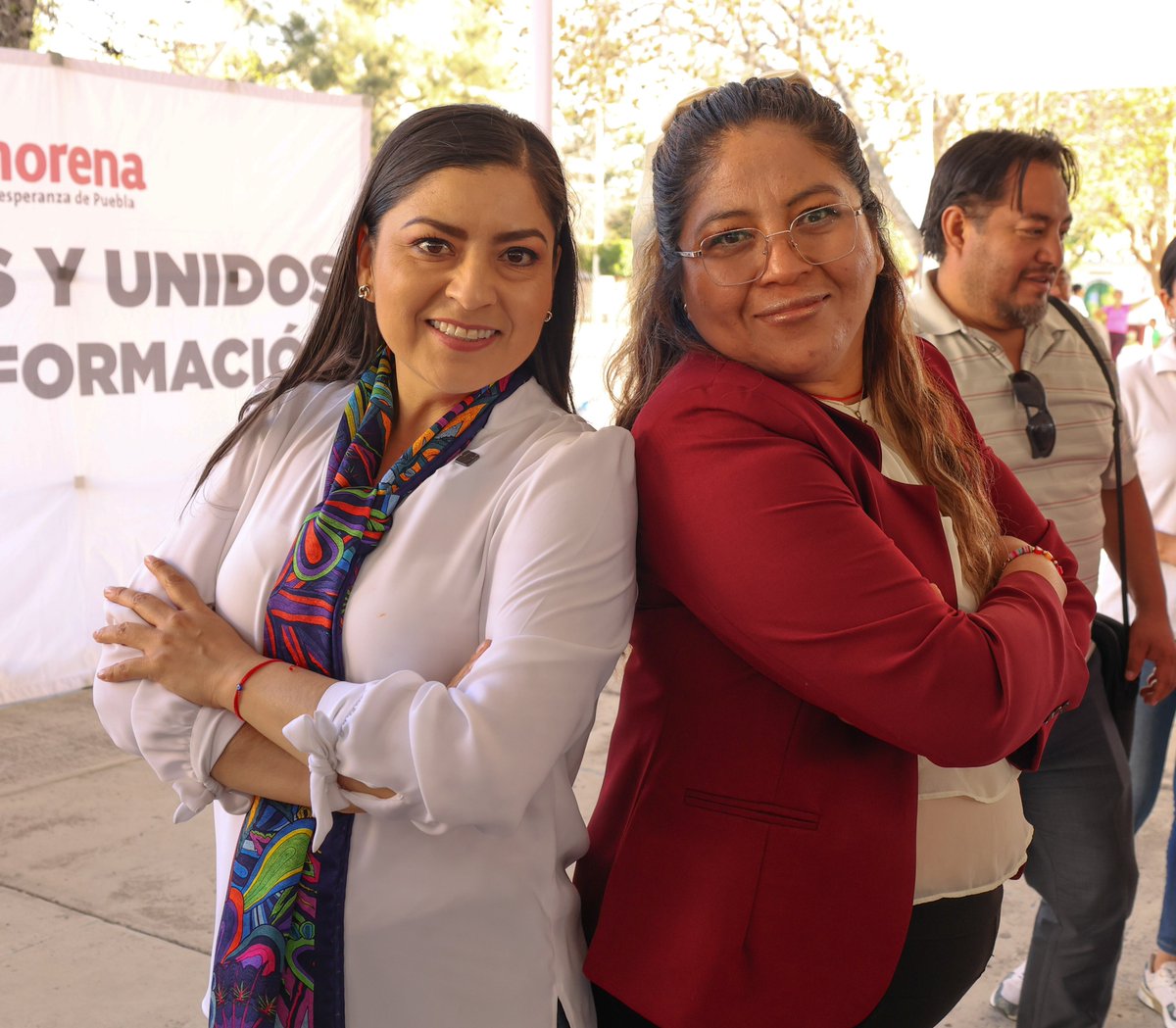 RiveraVivanco_'s tweet photo. Qué alegría ver que en Tecali de Herrera hay mucha simpatía por este movimiento de regeneración nacional. Somos miles en este #Distrito7 los que queremos que siga la transformación. 😀  
 
Y qué gusto encontrarme con mi compañero Alan Amador y mis compañeras Tania Galindo y Nieves Ponce, de quien además  
aprecio profundamente el reconocimiento a la trayectoria que me respalda. No hay duda, a pesar de lo que nos cuesta a las mujeres, NOSOTRAS PODEMOS. 💜   
 
Por nuestros derechos, por nuestra tierra y por este distrito es que seguimos caminando para que desde el Congreso de la Unión sigamos haciendo historia.  🙌🏼