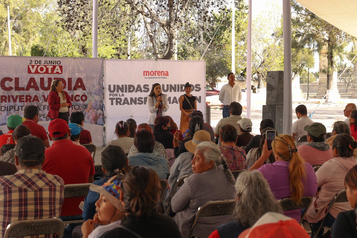 RiveraVivanco_'s tweet photo. Qué alegría ver que en Tecali de Herrera hay mucha simpatía por este movimiento de regeneración nacional. Somos miles en este #Distrito7 los que queremos que siga la transformación. 😀  
 
Y qué gusto encontrarme con mi compañero Alan Amador y mis compañeras Tania Galindo y Nieves Ponce, de quien además  
aprecio profundamente el reconocimiento a la trayectoria que me respalda. No hay duda, a pesar de lo que nos cuesta a las mujeres, NOSOTRAS PODEMOS. 💜   
 
Por nuestros derechos, por nuestra tierra y por este distrito es que seguimos caminando para que desde el Congreso de la Unión sigamos haciendo historia.  🙌🏼
