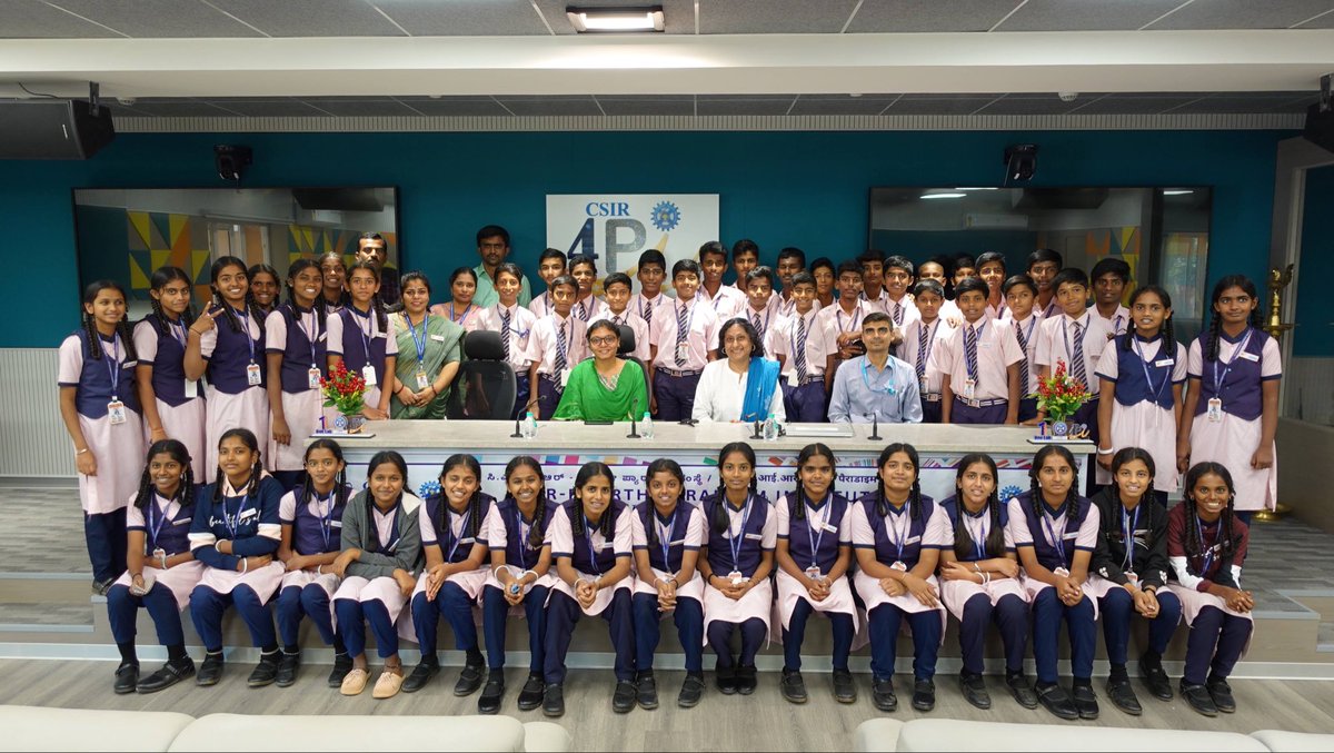 CSIR-4PI Jigyasa event for Moraji Desai Residential School, Anumanahalli, Ramanagar District, on 6 March 2024 About 50 students & 4 teachers were briefed about Supercomputer, satellite geodesy, Climate Change.@CSIR_IND @CsirJigyasa