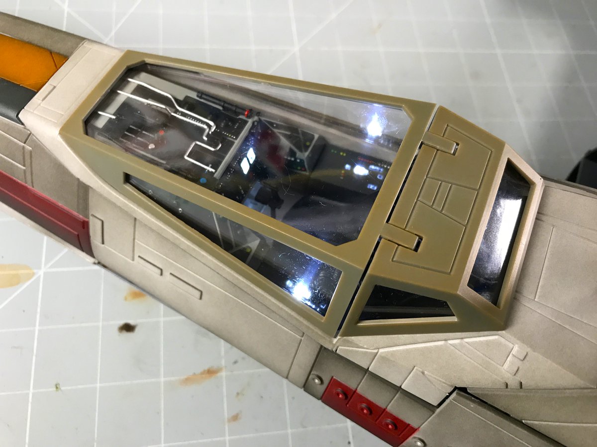 gurufoxx's tweet photo. It's taken four years, but the @DeAgostiniUK 1:18 X-Wing is FINALLY finished! I've a pilot figure on order and someday I'll overpaint the terrible pre-colouring to give it an accurate paint/weathering job.

#StarWars #deagostini #lukesxwing #disney #ILM #XWing #BuildYourOwnXWing https://t.co/weKd81NvDN