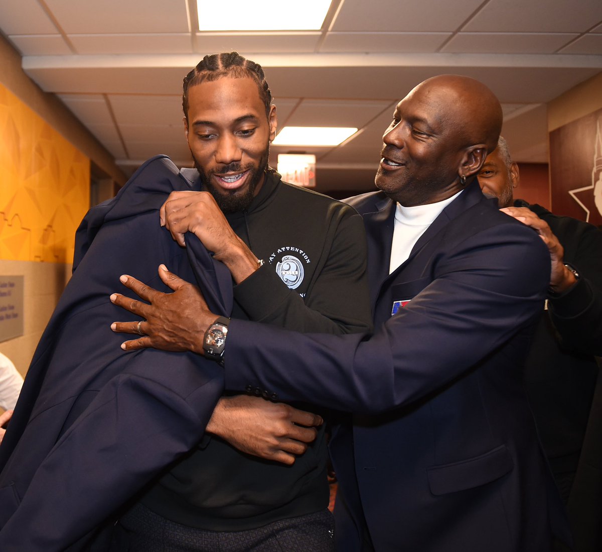 maliikawalker's tweet image. Loading up my new phone and came across these photos of MJ &amp;amp; Kawhi at #NBA75.  I never saw Kawhi Leonard smile this hard. 😆  #ClipperNation