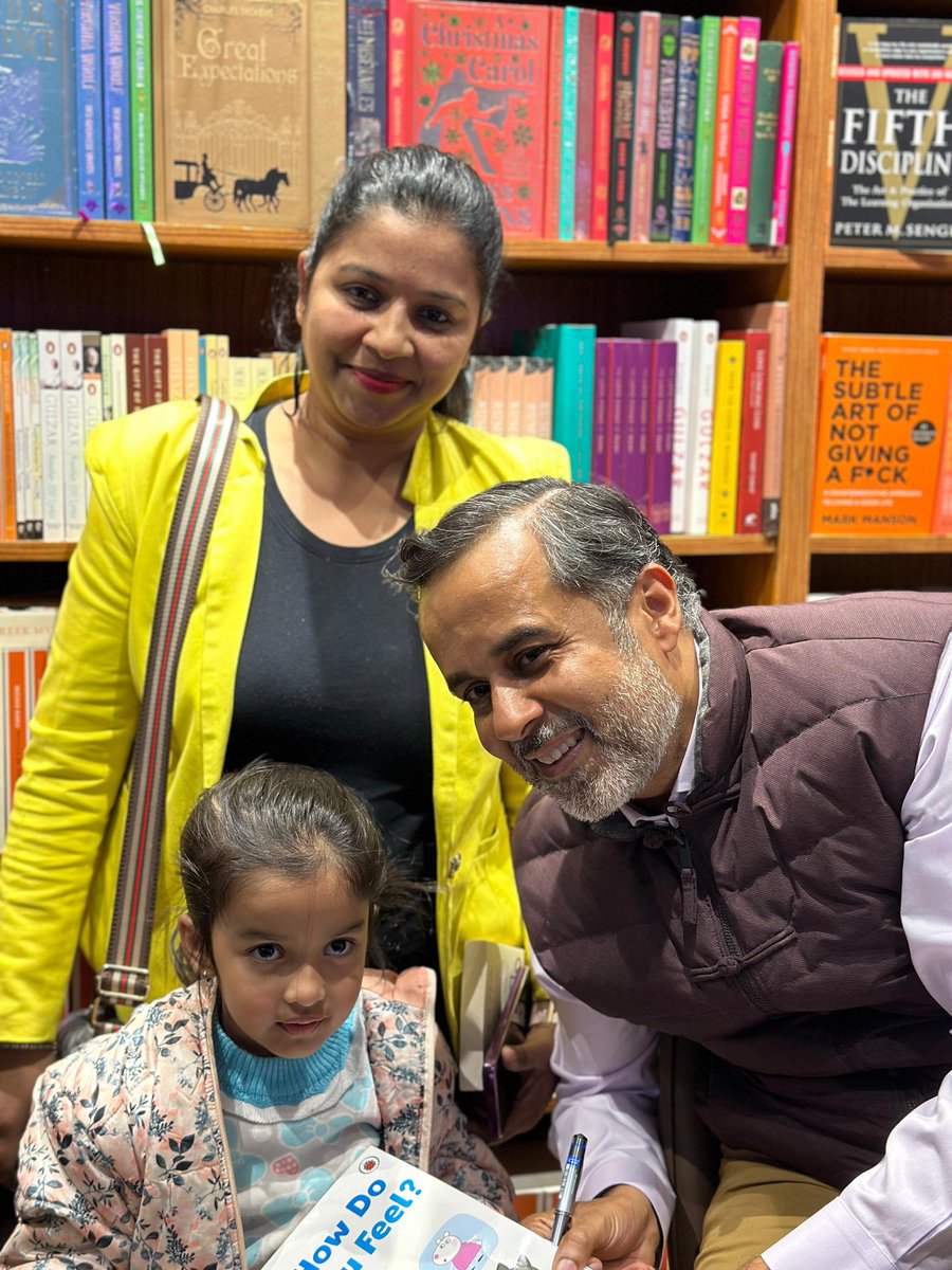 Shelfebook Bookstore tweet media