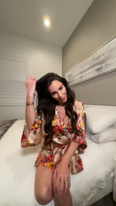 Kirsten Price is live now! https://t.co/0VkTSOg7pk https://t.co/k5RjoESdT3<a href="/tag/free"class="tags"><span>#free</span></a>