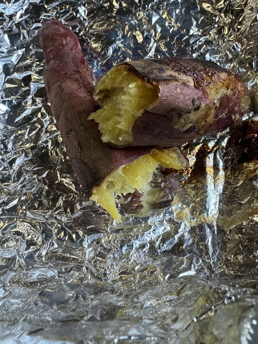 TakeKoba_SEROW's tweet image. #W乗り甘味部
焼き芋🍠喰らう