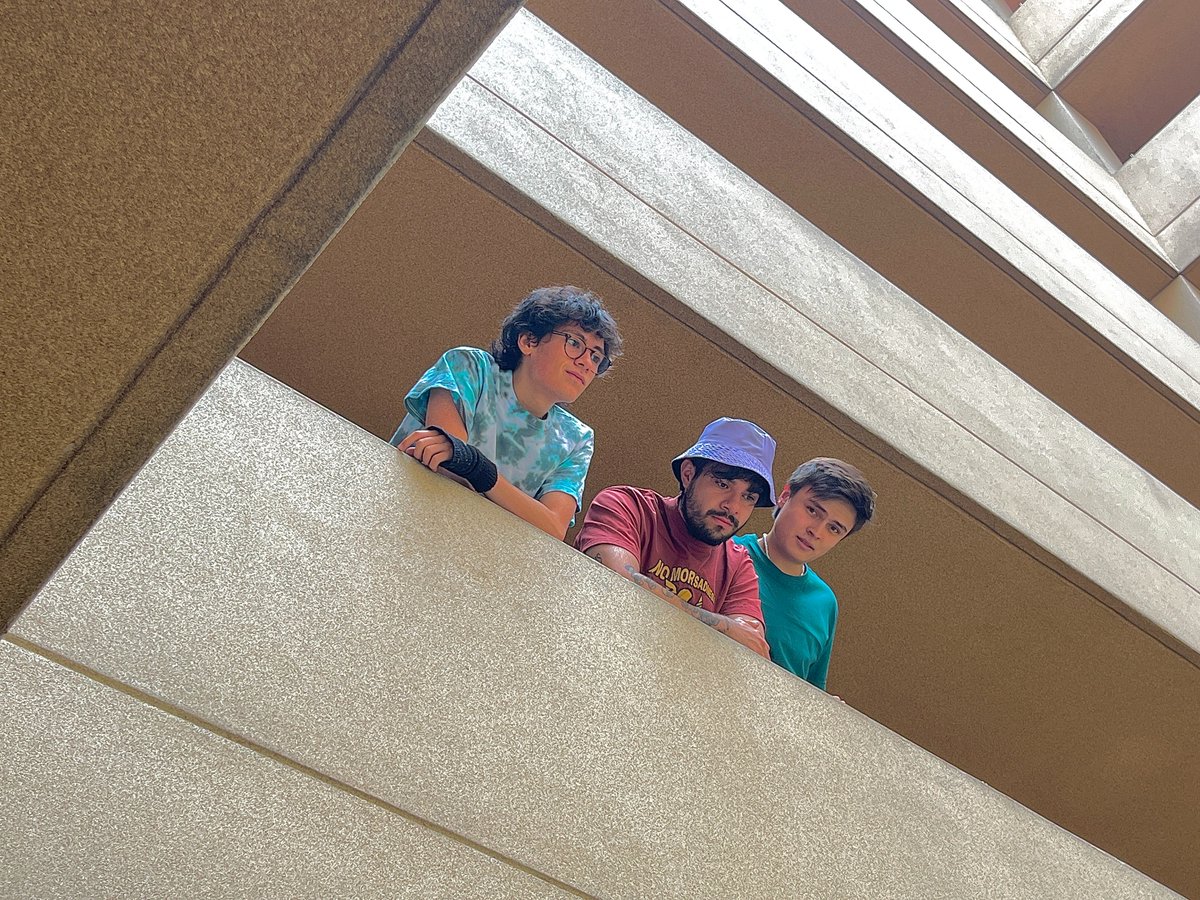 Será hora de lanzar nueva música ?? 🌸🌸🌸