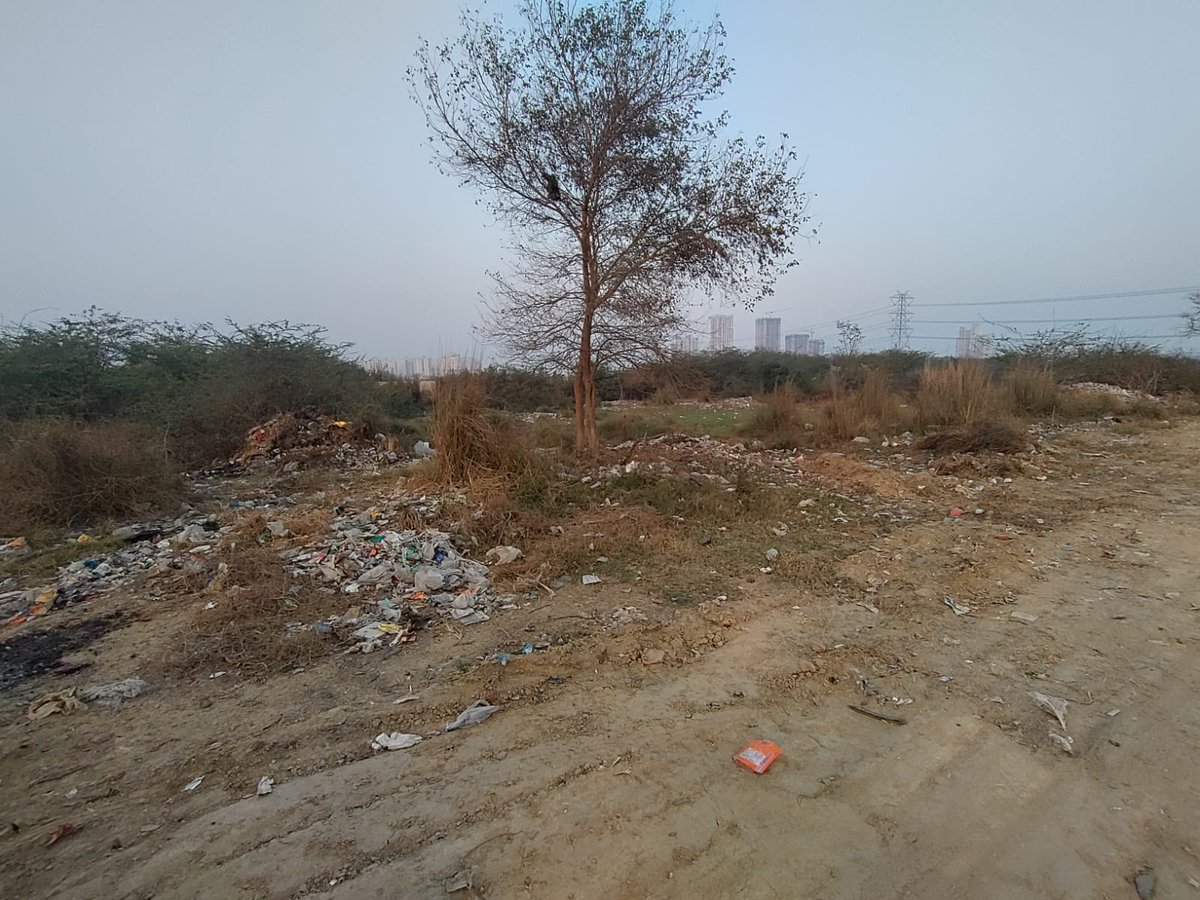 saachith's tweet photo. @MajGenGajinder @cmohry @DC_Gurugram @mlkhattar @MunCorpGurugram @OfficialGMDA @nitin_gadkari @OfficeOfNG @PMOIndia dear sir before inaugurating #DwarkaExpressway please check the status of roads connecting premium societies to it. We are lacking the basic civic facilities in #Gurugram https://t.co/oUO37uTP3Q