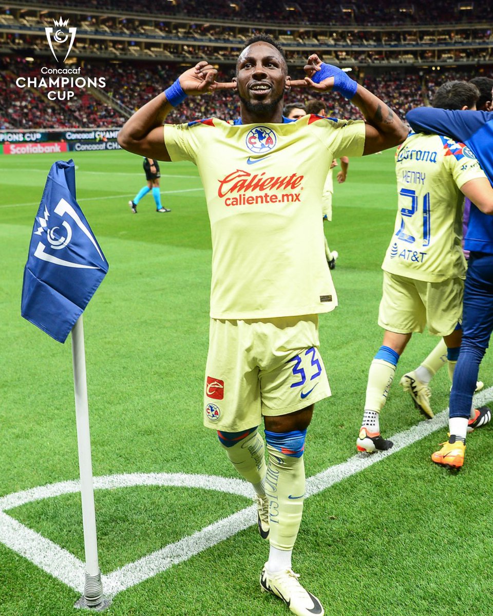 NotiClickGDL's tweet photo. ¡Finiquitado!

América mostró su poderío y goleó 3-0 a Chivas en el partido de ida de la Conchampions. 
El conjunto del Guadalajara ni las manos metió para evitar la derrota. 

#America #Chivas #ClasicoNacional #ConcaChampions https://t.co/tKfxNYUiQC
