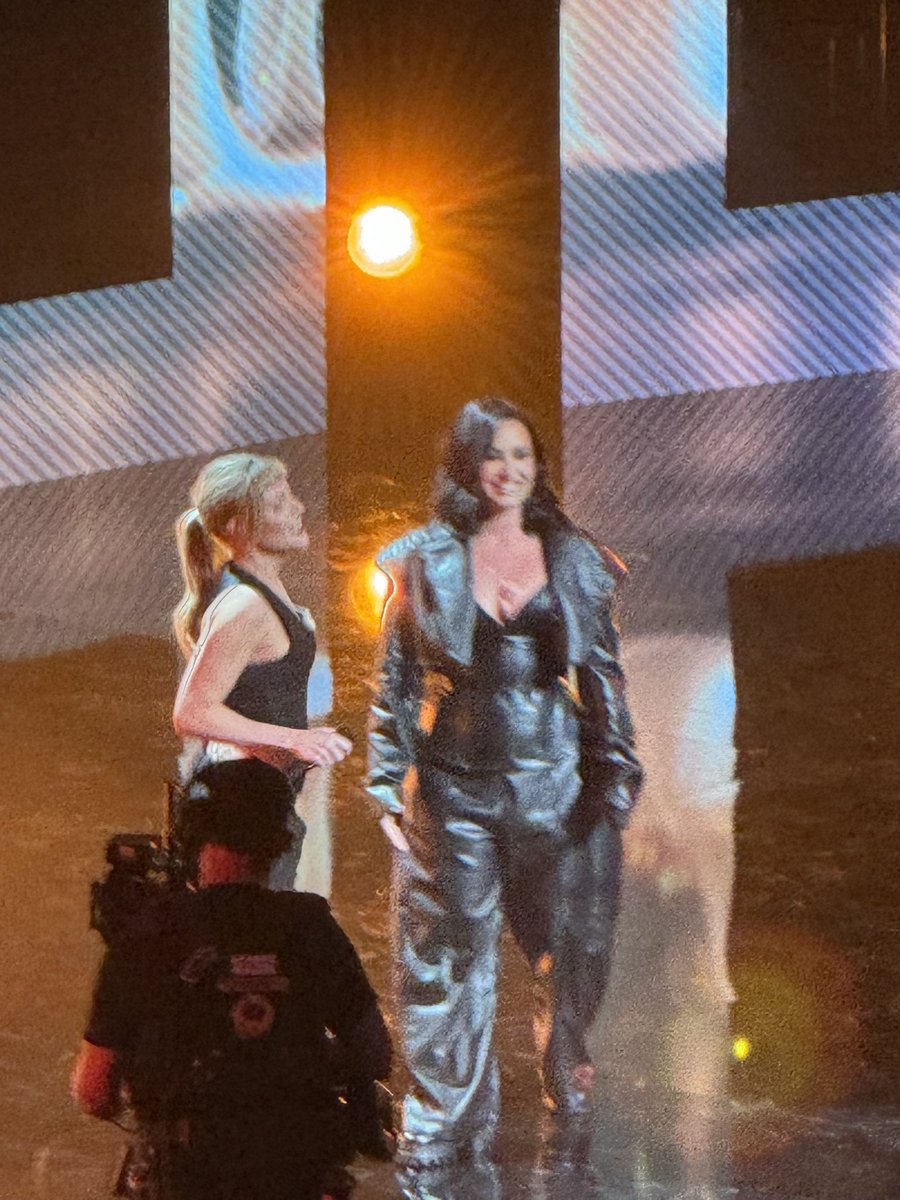 LINDAS! 

📸 | Demi Lovato e Luísa Sonza no palco do #BBWomenInMusic