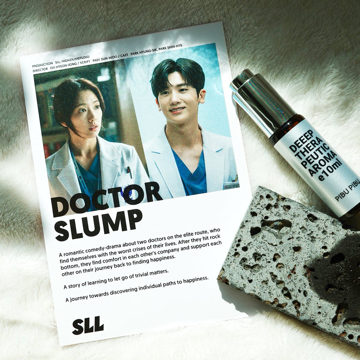 This is our PROMOTIONAL GIFT for FILMART 2024 in Hong Kong next week!

#DoctorSlump #WooNeulCouple  
#ParkHyungSik #ParkShinHye
#SLL #PromotionalGift #FILMART2024
#ドクタースランプ #パクシネ #パクヒョンシク