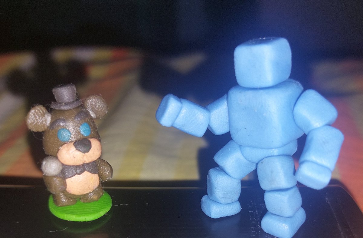 EnriqueDocument's tweet photo. Father and son #FiveNightsAtFreeddys #FNAF #freddyfazbear #animdude #scottcawthon https://t.co/AevNebTmQW