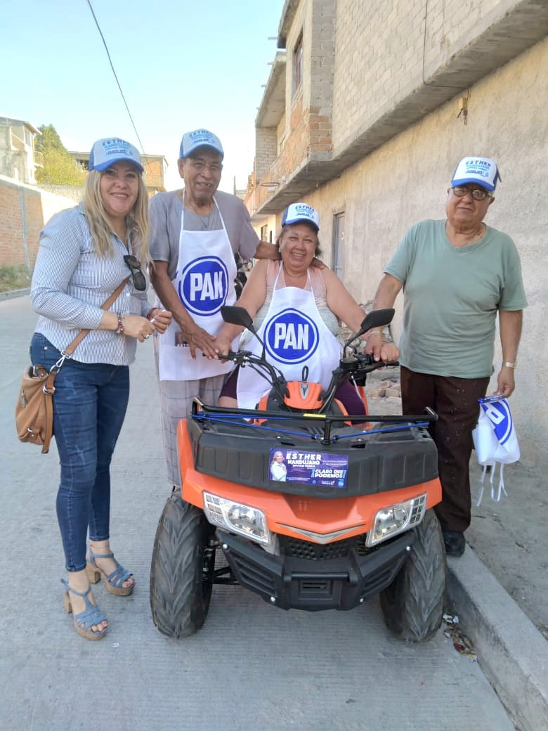 MEsthermt's tweet photo. El día de hoy platique con vecinos de la calle del Río en la colonia San Isidro en el municipio de Acámbaro, un gusto escucharlos y compartir con ustedes un agradable momento. ✌️😁 #FuerzayCorazón #VotaPAN #Distrito14GTO https://t.co/a5HERIZy8X