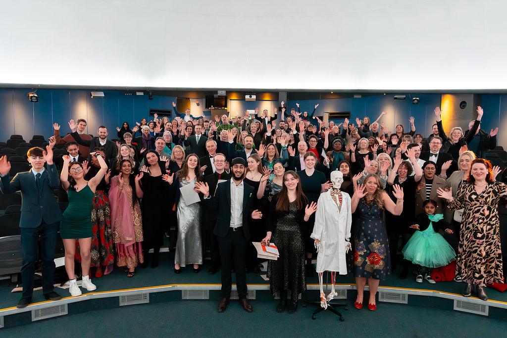 Congratulations to all our 🌟STARS🌟 LifeLab's young stars lit up the sky last Friday at @WinSciCentre for a glittering film premiere and awards ceremony. See more pics in @hantschronicle article: hampshirechronicle.co.uk/news/24165110.… #WeAreUoS #YouthEmpowerment #SecondaryEducation