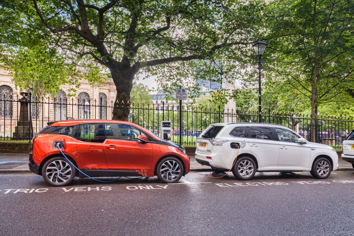 Our latest research shows the Midlands is on track for an EV boom 🚗 Region could have over 2 mil EVs on its roads by 2030 ⚡️ 58,997 new public charging points needed across the region Read more here ➡ midlandsconnect.uk/news/midlands-…
