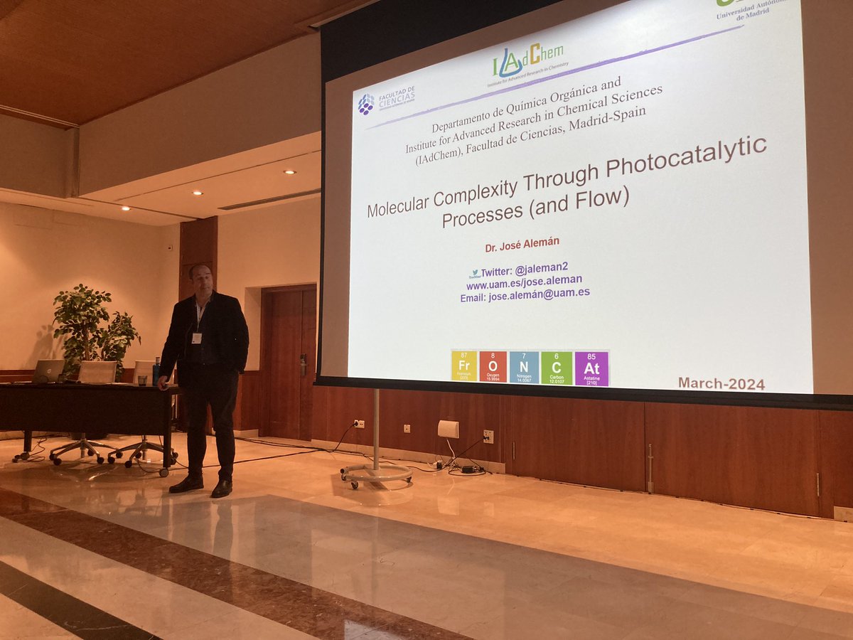 Another local on stage: @jaleman2 🇪🇸 from @UAM_Madrid is presenting his work on photocatalysis in flow at #FCE24 in Malaga
