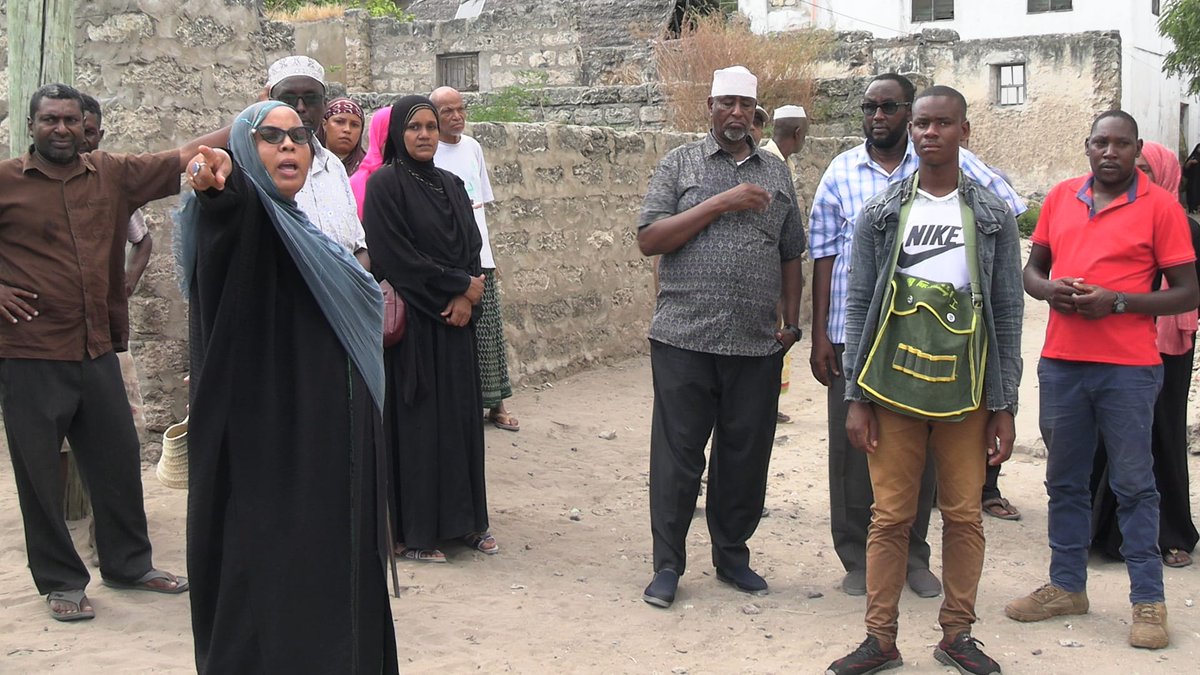Lamu County's KISIP 2 team, led by Engineers Abduswamad and Salim,spearheaded a pre-tender site visit to Matondoni Informal Settlements, involving 15+ bidders. Funded by the @WorldBankKenya under @TheKISIP 2, in collaboration with Lamu County, @AFD_France @HousingUrbanKE