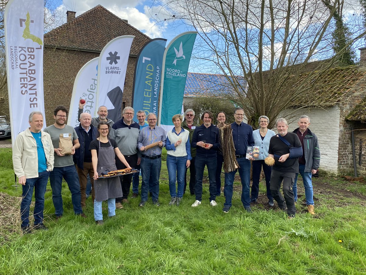 Appelgebak uit gerestaureerde bakoven dankzij ​ Regionale Landschappen prez.ly/gvHc