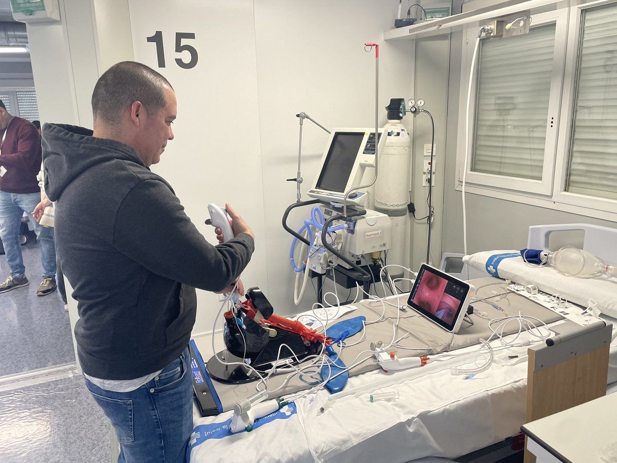 BroncoscopiaUCI's tweet image. BadaFibro 2024 
Sala de simulación clínica HGTIP
Módulo 1
@socmic @hgermanstrias @semicyuc #broncoscopia @SimulacioVH @AmbuEurope @TruCorp_ @MTSimulators #simulacio