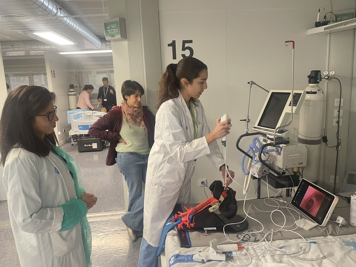 BroncoscopiaUCI's tweet image. BadaFibro 2024 
Sala de simulación clínica HGTIP
Módulo 1
@socmic @hgermanstrias @semicyuc #broncoscopia @SimulacioVH @AmbuEurope @TruCorp_ @MTSimulators #simulacio