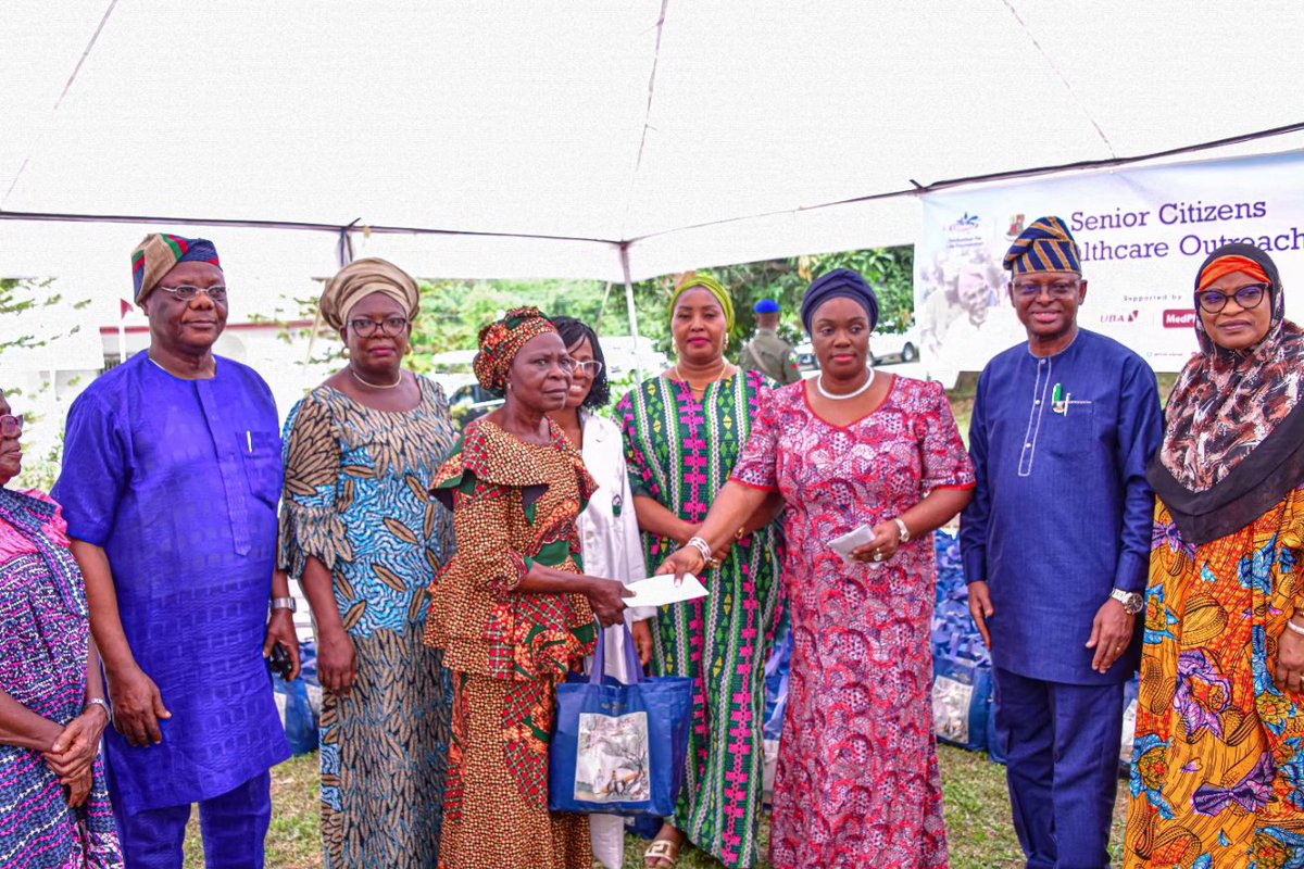 FirstLadyOyo's tweet photo. On the platform of Omituntun for Life Foundation, I organized a free healthcare outreach for over 300 senior citizens in the state,where they had access to consultation from doctors and  requisite drugs. 

They were also given food items and cash gifts https://t.co/4CE3E1X10E