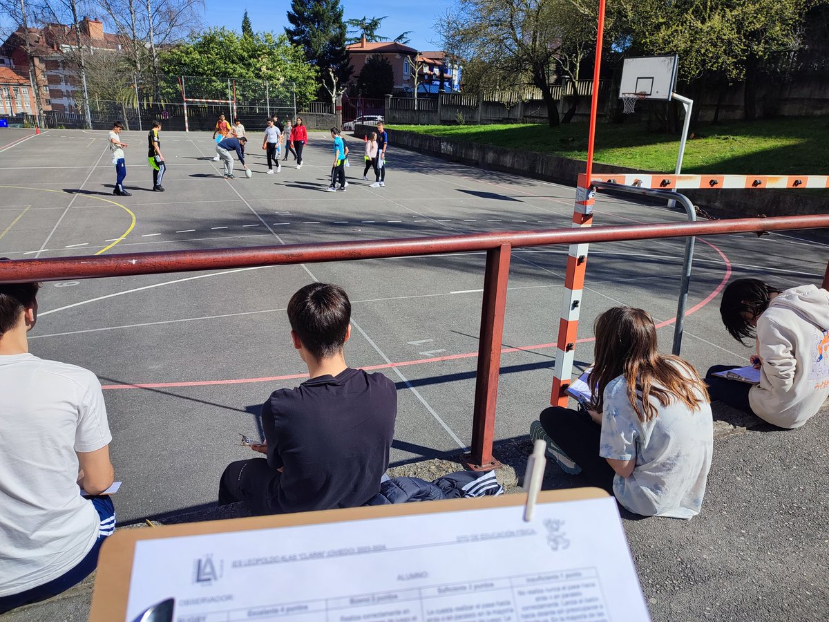 ¿,Haces coevaluaciones en el patio? Necesitas estas carpetas portapapeles con clip. Síganme para más briconsejos de EF.