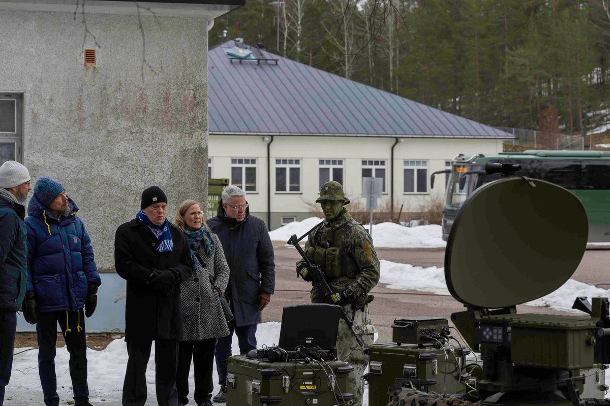 Miten #meripuolustus ja #huoltovarmuus liittyvät toisiinsa? Esimerkiksi tähän kysymykseen vastattiin tänään #248MPK vierailulla Upinniemessä. #Kokonaisturvallisuus on hyvän yhteistyön summa. #Merivoimat #Maanpuolustuskurssit #Rannikkoprikaati #Rannikkolaivasto