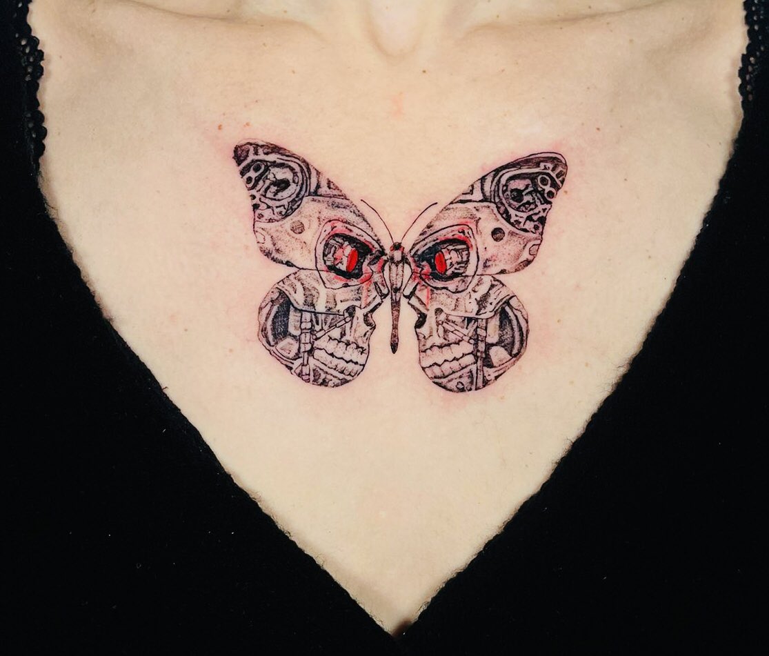 Dos T-800. ¡A tope! El cine me ha marcado desde pequeña, una niña fascinada frente a la pantalla que quiso ser parte de esa magia. Ahora tengo un recuerdo de aquella infancia en mi piel y una voz deseosa de contar miles de historias. Y es que esta profesión me apasiona. Love it!