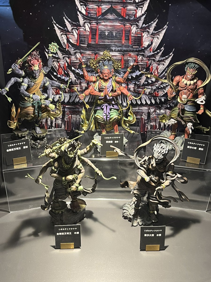 本日は久しぶりに社用車（デミオくん）
のタイヤ交換🛞

普段、大型トラックばかりしてると
普通車のホイルナットがあまりにも小さすぎて不安感しかない😑

てか、トラックがデカすぎなんょ😂

今日も1日お疲れ様でした🐰
( ^ ^ )/🍺ｶﾝﾊﾟｲ