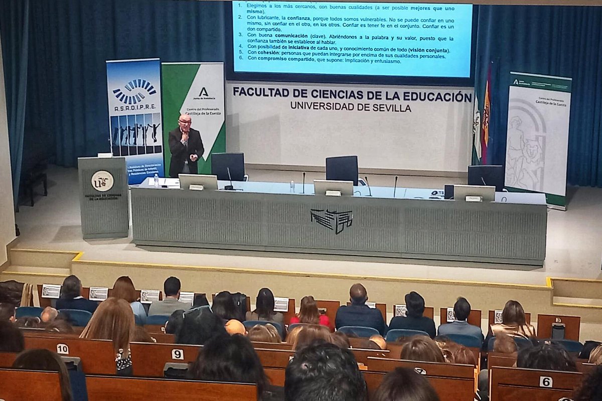 CEP Castilleja (@cepcastilleja) on Twitter photo 🗣️ José María Pérez, Coordinador General de la Secretaría General de la <a href="/EducaAnd/">Consejería Desarrollo Educativo y FP</a> ✅
Nos habla de la "La dirección de un colegio público hoy" en las Jornadas ➡️ "LA DIRECCIÓN DEL FUTURO"
En el marco de las reflexiones organizadas por <a href="/cepcastilleja/">CEP Castilleja</a> en la <a href="/EducacionUs/">Facultad de Ciencias de la Educación @unisevilla</a> 🌀 🗣️ José María Pérez, Coordinador General de la Secretaría General de la <a href="/EducaAnd/">Consejería Desarrollo Educativo y FP</a> ✅
Nos habla de la "La dirección de un colegio público hoy" en las Jornadas ➡️ "LA DIRECCIÓN DEL FUTURO"
En el marco de las reflexiones organizadas por <a href="/cepcastilleja/">CEP Castilleja</a> en la <a href="/EducacionUs/">Facultad de Ciencias de la Educación @unisevilla</a> 🌀
