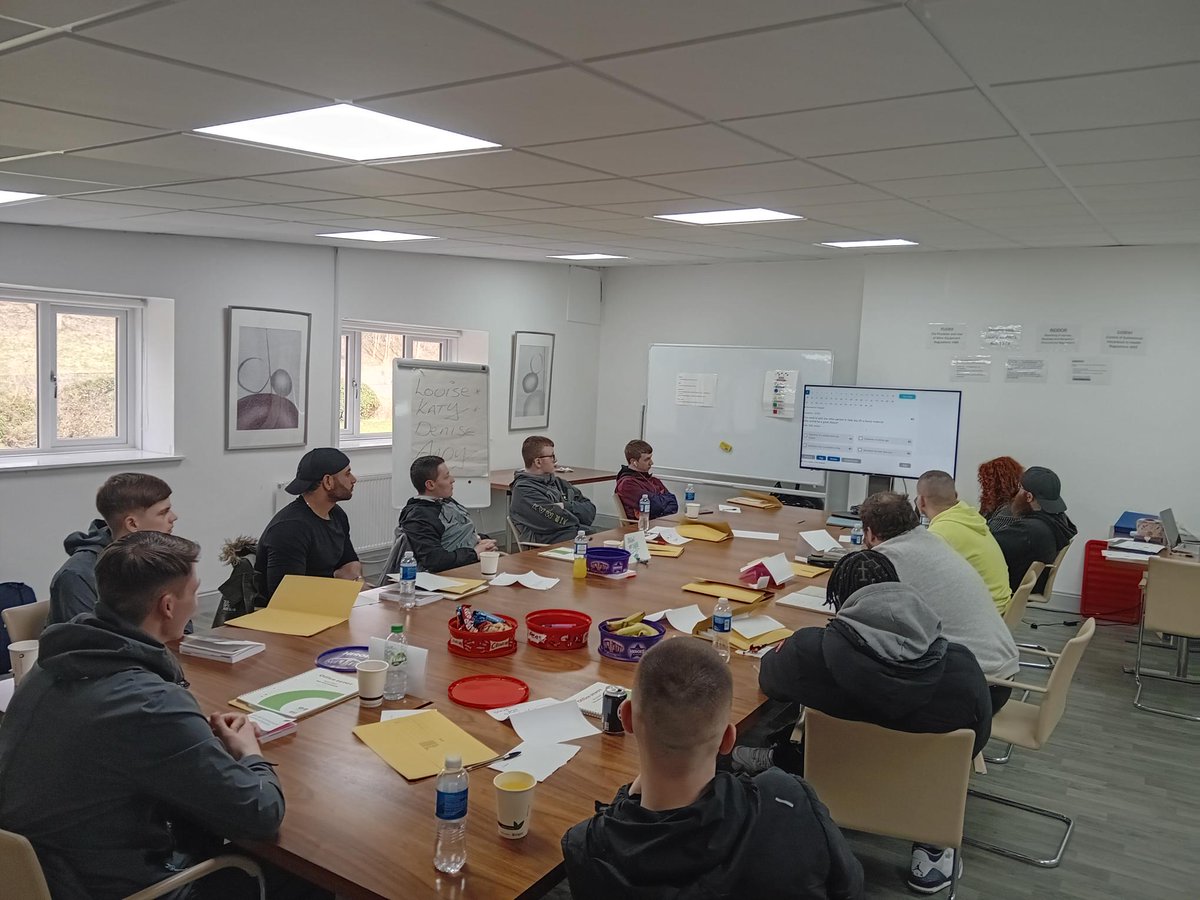 We have had a brilliant first week with our participants on our latest 'Build It' course, big thanks to Apex staff Louise & Katy and to Andy from @kierconstruct who helped with the induction to the course 🙌 #AllInGlasgow @apexscotland