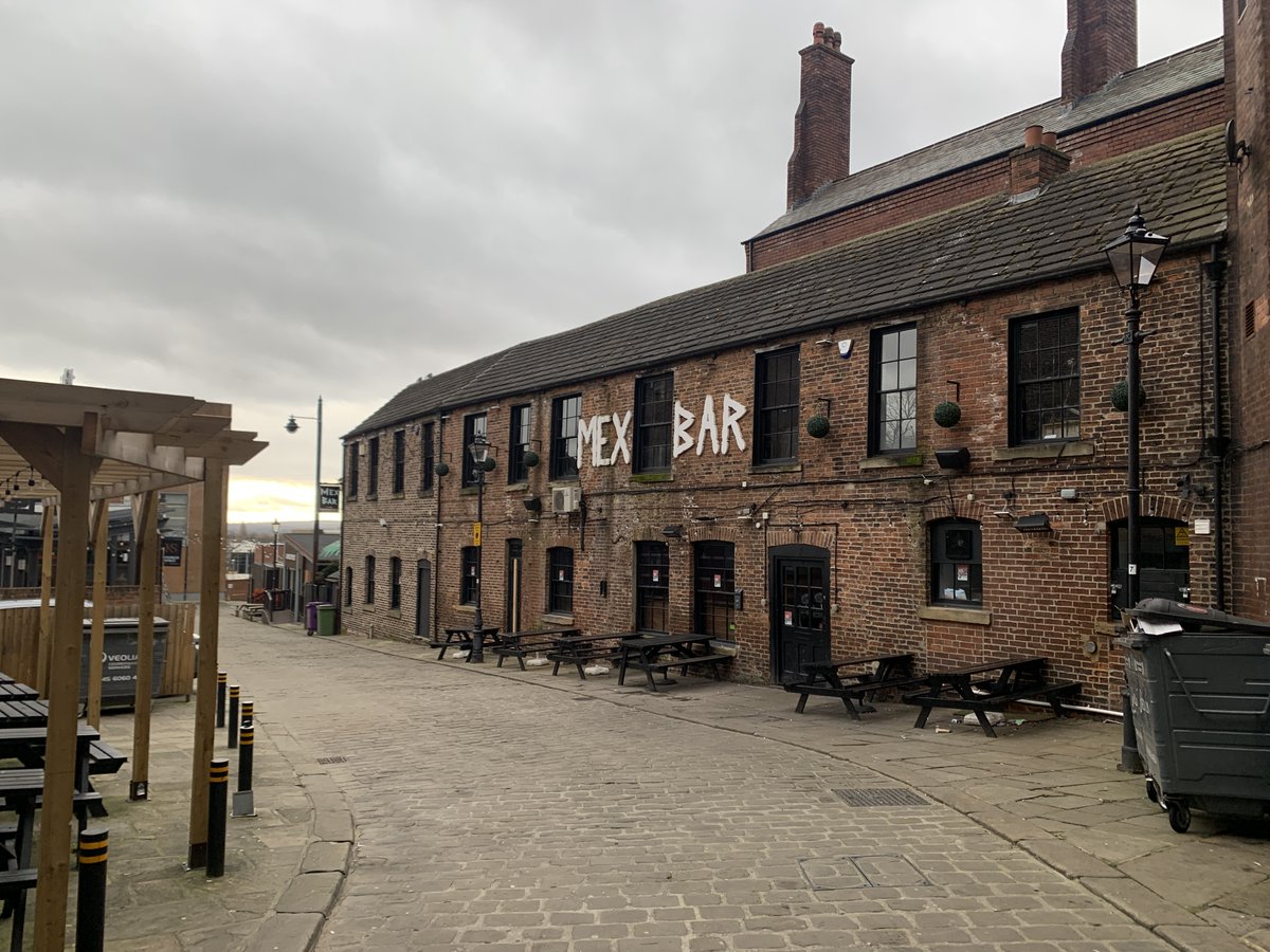 #INVESTMENT #FORSALE
🏢 ALBION COURT, #WAKEFIELD

2,162 sq ft (201 sq m)
#Citycentre #location
#Landmarkproperty
#Unique #premises
Excellent #location
Recently #refurbished

Contact us via:

01924 291500
wakefield@vickerscarnley.co.uk