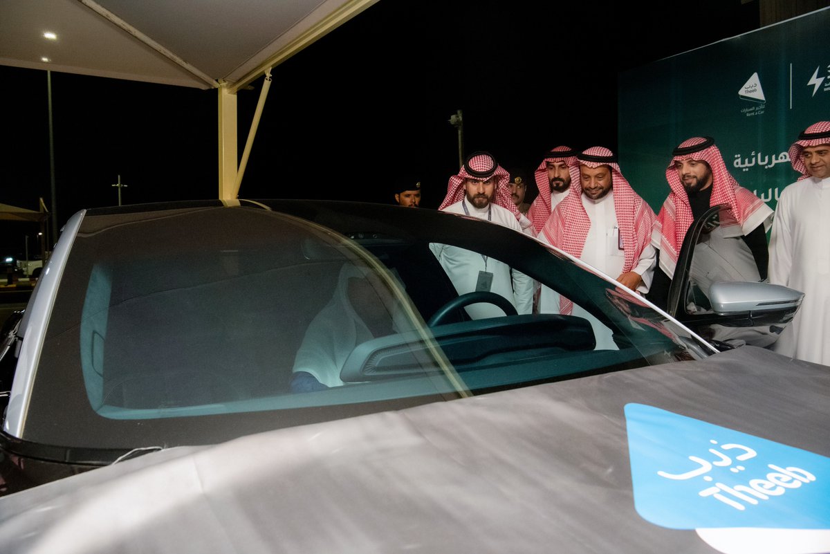 سُعدنا بتشريف من معالي وزير النقل والخدمات اللوجستية <a href="/SalehAlJasser/">صالح الجاسر</a> خلال شراكتنا مع <a href="/airportsC2/">Cluster2 | تجمع مطارات الثاني</a> في تشغيل أول محطة شحن للسيارات الكهربائية في مطار الملك سعود بن عبدالعزيز بالباحة

والتعاون مع <a href="/Saudi_TGA/">الهيئة العامة للنقل | TGA</a> في توفير أسطول متنوع من السيارات الكهربائية لمرتادي المطار والمسافرين 🔌🚗