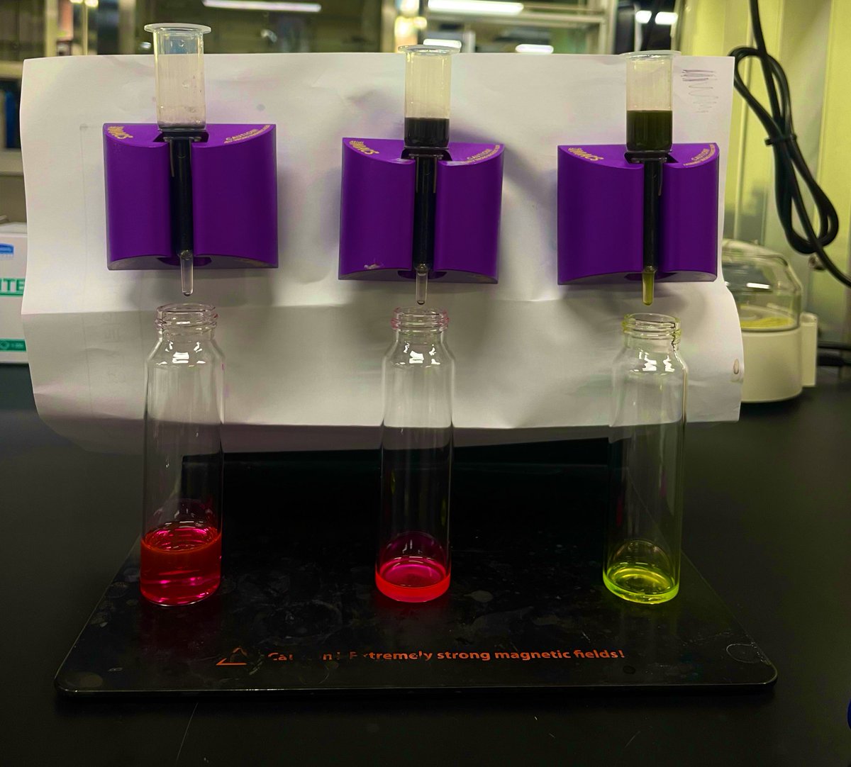 JafterOrein's tweet photo. Color playing with Functionalised Magnetic Nanoparticles. 

Lets see how well they look and function in soft materials. 

#softrobotics #dynamics #materialschemistry https://t.co/mNEBbvk6pg